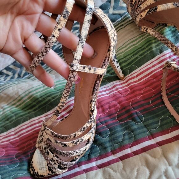 Hal Rubenstein all leather snake print strappy heels (9) - Picture 3 of 12